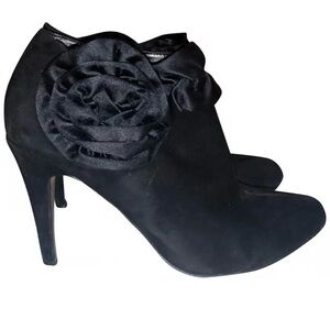 White House Black Market Gina Black Suede Ankle Boots. Satin Rosettes Size 6.5